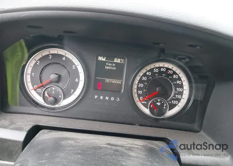 2018 Ram 1500 Express 4X4 6'4 Box z USA, uszkodzony, nr VIN 1C6RR7FT5JS320998